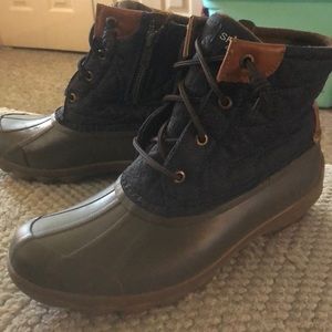 Great condition sperry boots!